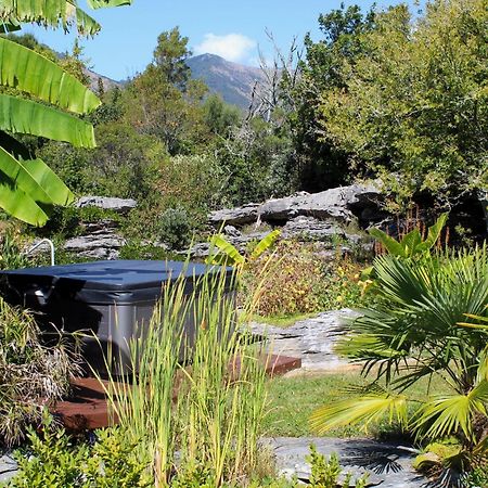 Labyrinth Gardens Guest House Takaka Exterior photo