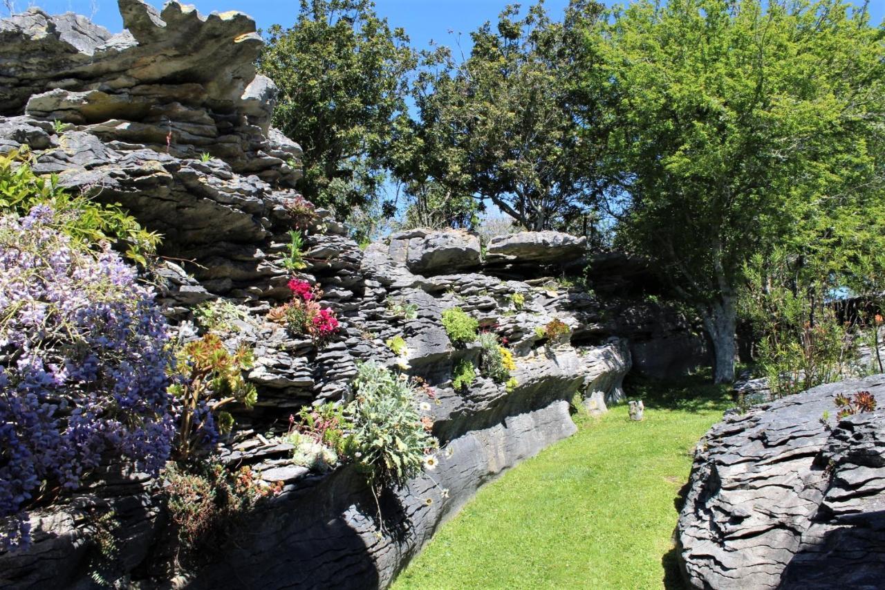 Labyrinth Gardens Guest House Takaka Exterior photo