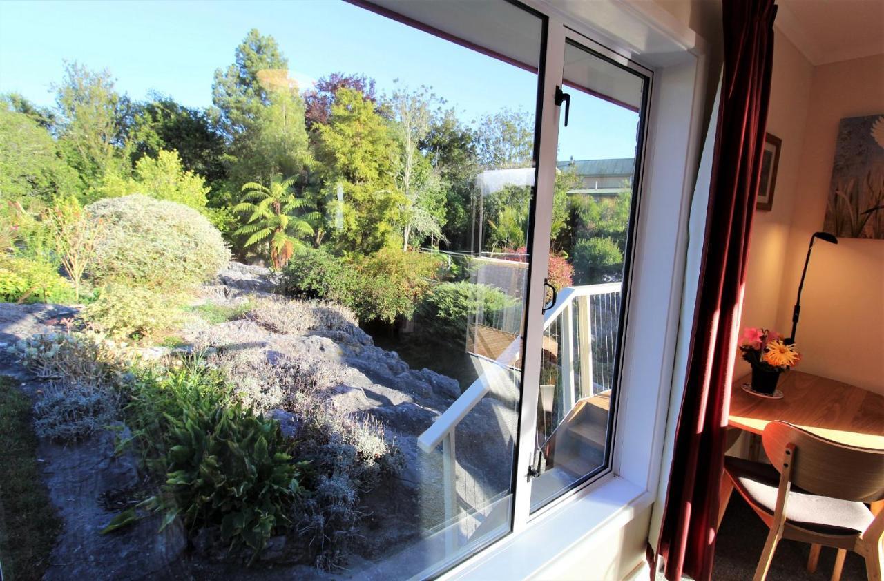 Labyrinth Gardens Guest House Takaka Exterior photo
