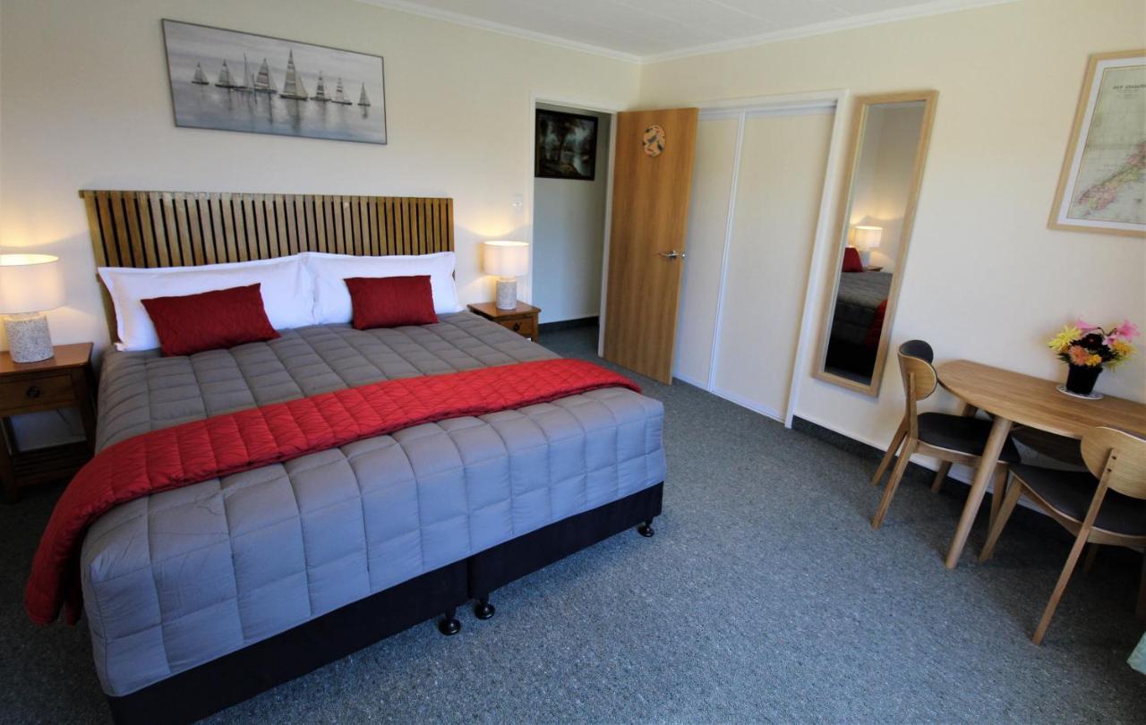 Labyrinth Gardens Guest House Takaka Exterior photo
