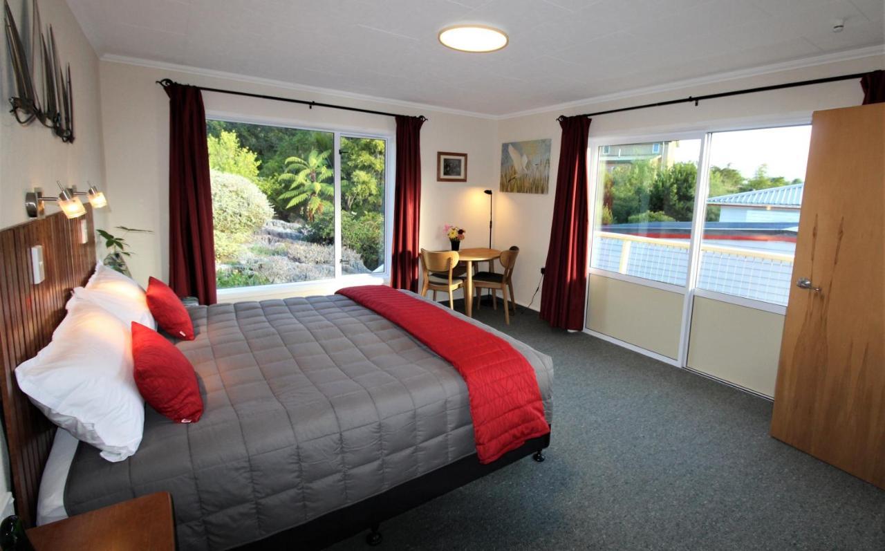 Labyrinth Gardens Guest House Takaka Exterior photo