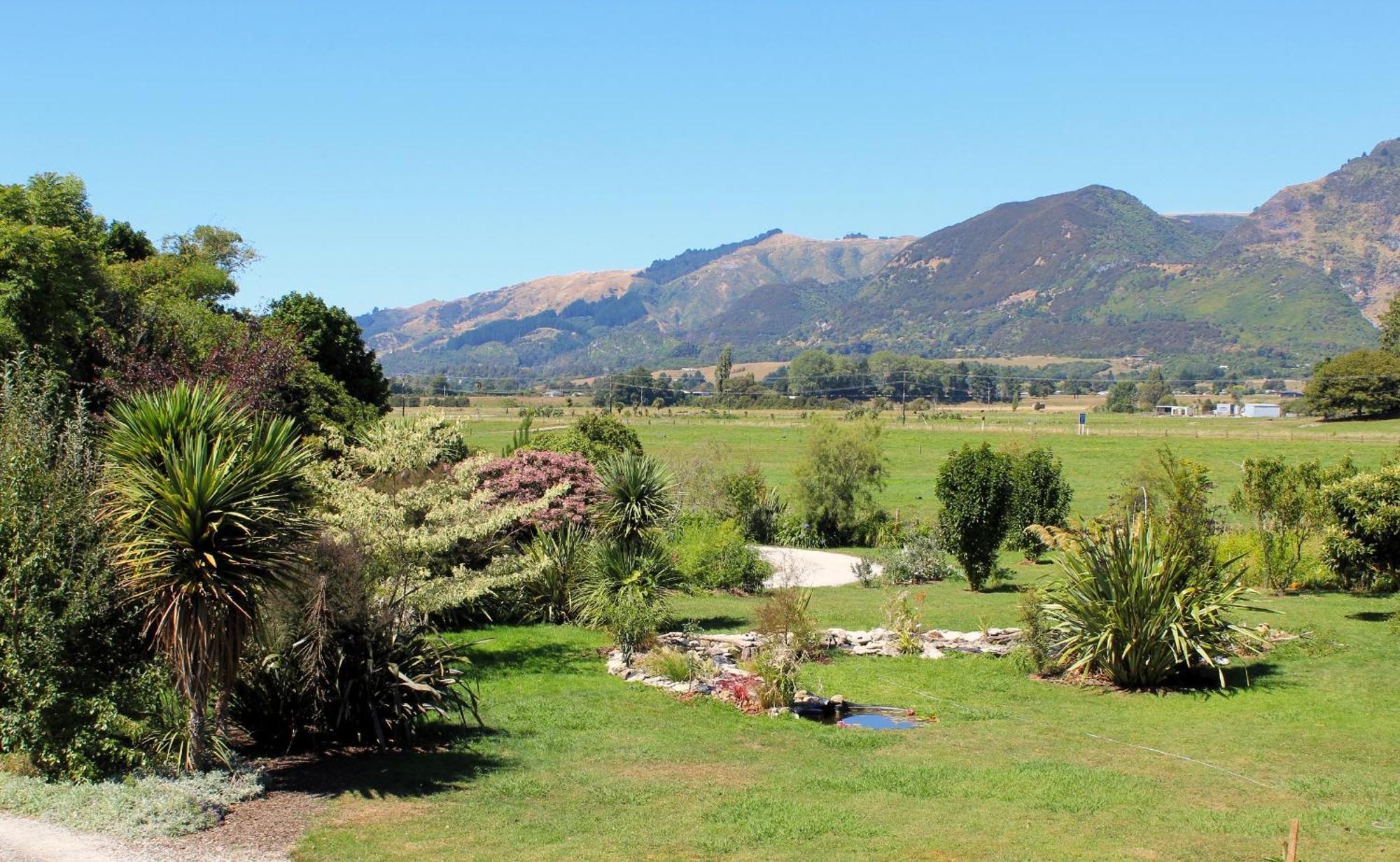 Labyrinth Gardens Guest House Takaka Exterior photo
